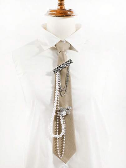 1pc Women's Beige Decorative Tie With Metal Letter Plate, Pearl, Rhinestone Chain And Bowknot Decor, Suitable For JK Uniform, Graduation Photos, Date Outfit