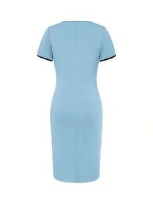 Este vestido midi ajustado combina elegancia y estilo casual para el verano.Cuenta con cuello redondo, manga corta y un diseño de bloques de color azul y negro que favorece la silueta.El detalle de abertura en la falda añade movimiento y sofisticación, mientras que la tela elástica y cómoda se adapta perfectamente al cuerpo.Ideal para looks de oficina, salidas o eventos semi-formales. - Multicolor - Ver 9