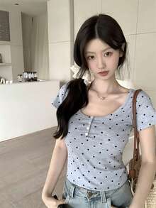 Áo thun nữ tay ngắn dệt kim mềm mại, họa tiết chấm bi, cổ tròn, có cúc cài, chiều dài tiêu chuẩn, thích hợp cho mùa hè. - Xám - Xem 1