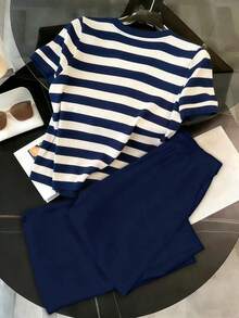 Conjunto de dos piezas para mujer casual a rayas, camiseta de manga corta con rayas horizontales azul marino y blanco, pantalones holgados azul marino de cintura elástica con cordón, estilo cómodo y versátil, ideal para uso diario, compras, paseos, actividades relajadas y looks náuticos en primavera y verano - Blanco - Ver 9