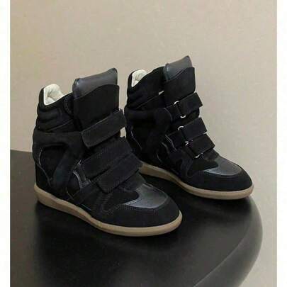 Nuevo Zapato Deportivo A La Moda Con Cuña Oculta, De Color Supermarron Topo Beige, Con Correa De , Colchado En El Cuello.New 2026 Hidden Height-Increasing High-Top Women's Shoes Color Matching Flat Casual Sneakers Women. European And American New Fashion Short Boots, Waterproof Platform Ankle Boots With Wedge And Very High Heel, With Zip Closing, Suitable For Plus Size Women, To Match With Sweatshirts.