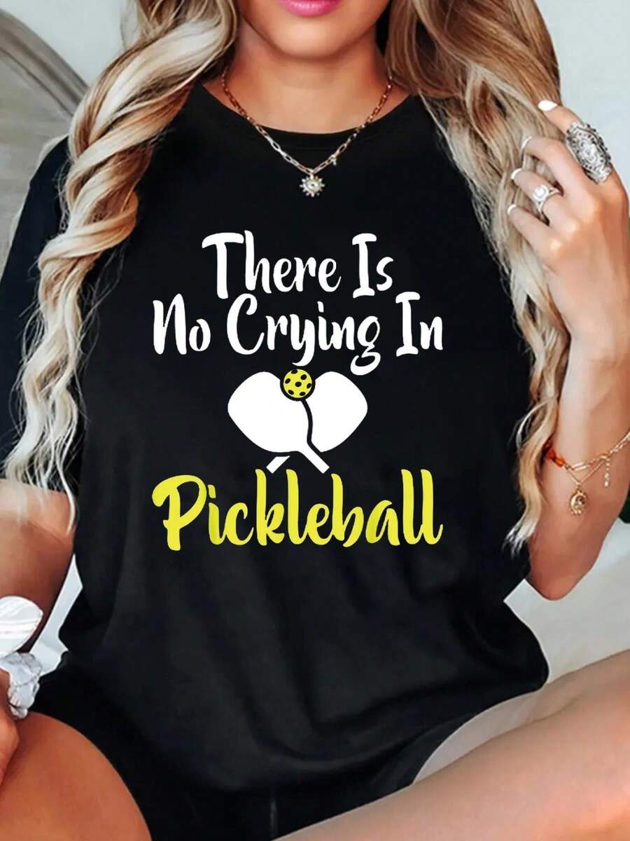 Wo divertido Pickleball camiseta gráfica | "No hay llorar" diciendo - camiseta suave cuello tripulación - ligero 180gsm camiseta casual para las mujeres - jugadores de Pickleball, trajes cotidianos - Toda la temporada confort ajuste, camisetas de señoras, ropa de ventilador, diseño juguetón
