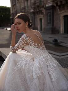 Elegant A-Line Wedding Dress With Illusion Long Sleeves, V-Neckline, Sheer Lace Appliques With Floral Embroidery, Button-Down Back, And Voluminous Tulle Skirt With Cathedral Train For Formal Church, Ballroom, Or Garden Ceremonies In Spring And Summer. This Romantic Bridal Gown Features A Fitted Bodice Crafted From Delicate Sheer Lace Adorned With Intricate Floral Embroidery, Creating A Timeless And Sophisticated Look - 白色 - 查看 1