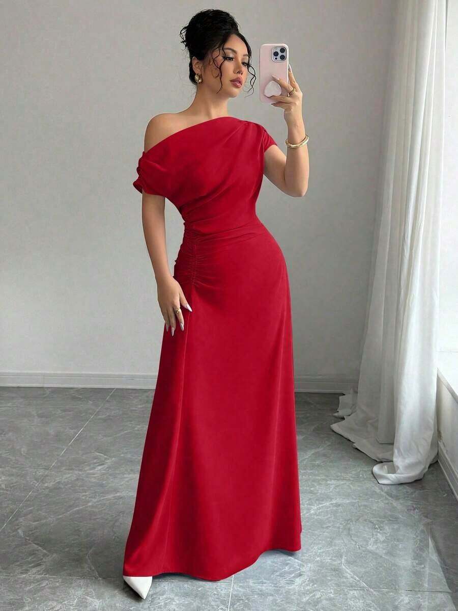 Vestido de mujer con estampado minimalista, hombro asimétrico y talle fruncido - Rojo - Ver 1