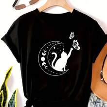 Womens Moon Cat Graphic220g Heavyweight 100% Cotton T-Shirt. Butterfly Print. Unisex Sizing. Round Neck Inspirational T-Shirt. Cute And Beautiful Y2K-Inspired Summer Top, Perfect For The Outdoors, Home, Work, Or Street Wear. Casual, Loose-Fitting Everyday T-Shirt. - 黑色 - 查看 1