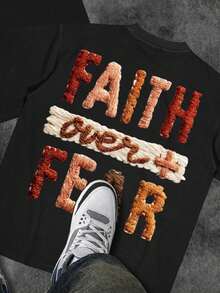 Men's Christian T-Shirt "FAITH OVER FEAR" | Psalm 118:6 Design | Inspirational Streetwear | 100% Cotton | Unisex Fit | Ideal Gift For Believers - 藍色和黑色 - 查看 2