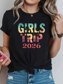 Viaje 2026 Impresión gráfica camiseta, manga corta cuello de tripulación top casual para verano y primavera, ropa de mujer - Negro - Ver 2