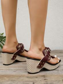 Nuevas sandalias de verano de estilo bohemio para mujer con cuña y suela gruesa, sandalias de playa con suela de cuerda de cáñamo retro, remaches y puntera cuadrada, estilo punk para mujer - Burdeos - Ver 5