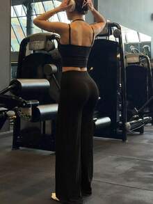 Bộ đồ streetwear tôn dáng, áo camisole định hình ngực phối cùng quần ống loe cạp cao thời trang thể thao - màu đen - Xem 3