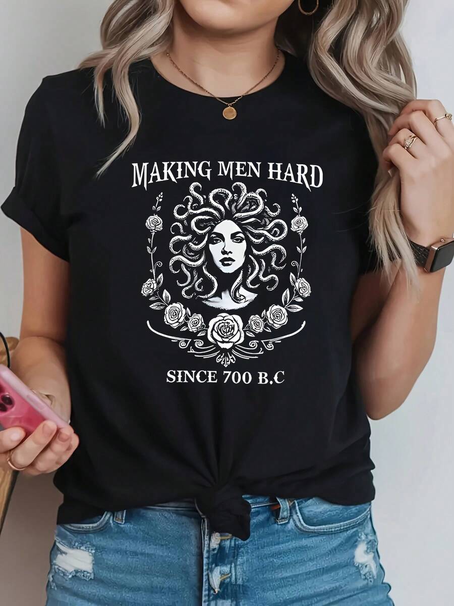 Black T-Shirt For Women Featuring 'The Charm That Shaped Men Since 700 BC' With A Medusa Design, Inspired By Ancient Greek Mythology. This Casual Crew Neck Top Makes A Bold Fashion Statement Suitable For Halloween Parties And Everyday Wear - 黑色 - 查看 1