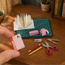 Set de papelería de mini casa de muñecas: Accesorios de casa de muñecas, grapadora, tijeras, lápiz, cuaderno, borrador; Decoración de escritorio en miniatura, regalo exquisito DIY - Unitalla - Ver 5