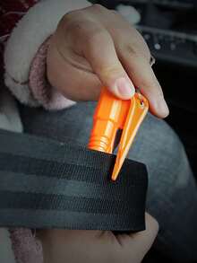 1pc Car Safety Hammer, Car Escape Tool, Multi-Function Window Breaker & Seatbelt Cutter, Portable Keychain - Multicolor - View 6