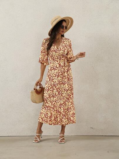 Đầm maxi liền thân in hoa dành cho nữ, cổ chữ V có thắt lưng, nơ, tay lửng, dáng ôm đuôi cá, phong cách bohemian.