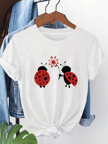 Camiseta de modademangacortaconestampadodeconfesiónrománticademariquita2026paramujer,cuelloredondo,primavera/veranoinformal,paracomprasregalodevacaciones,reunionesdeamigos,conjunto de ropadevacaciones,cómodayholgada,adecuadaparaviajesyvacaciones. Patrón impreso - Blanco - Ver 7