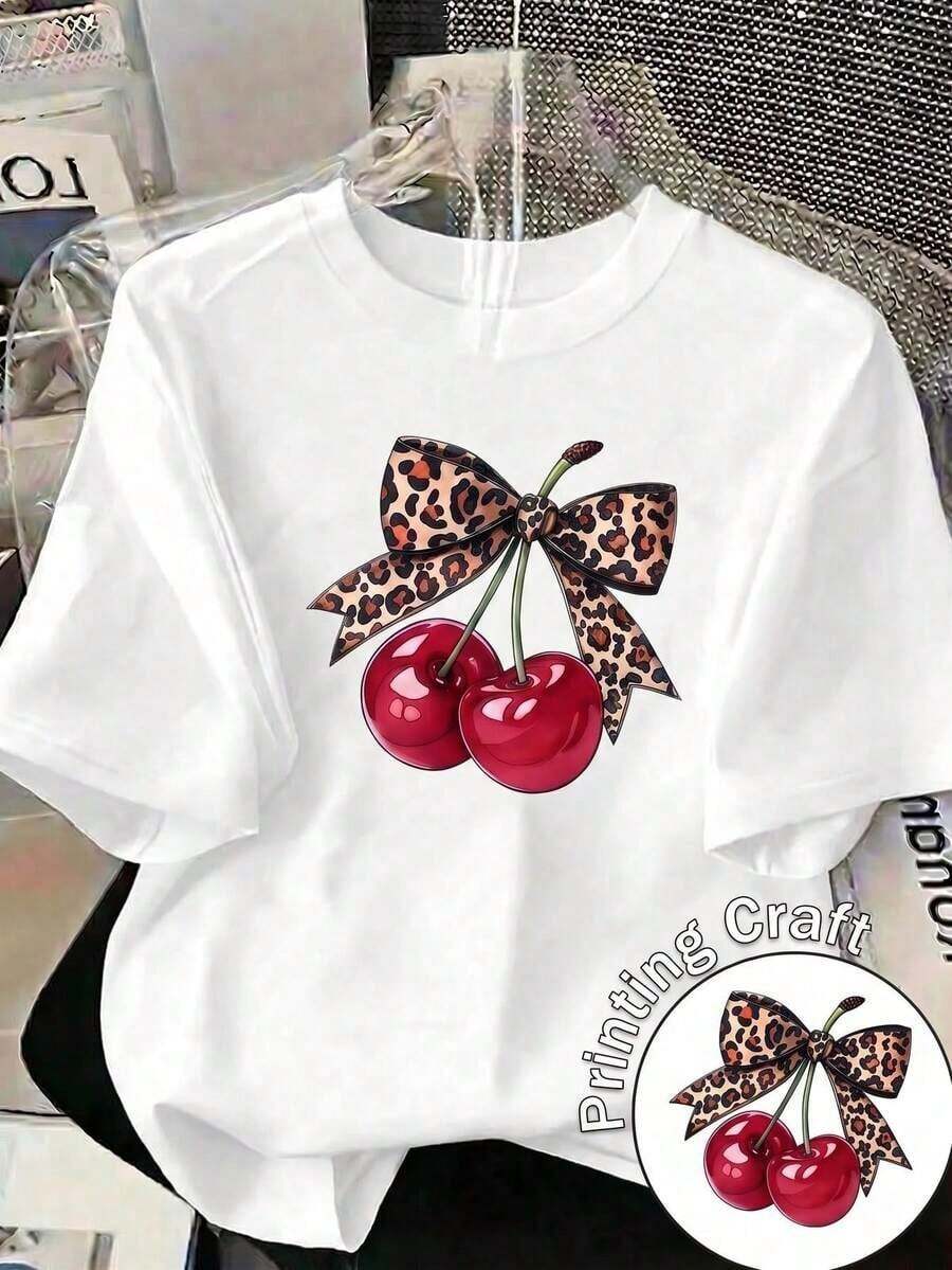 Nueva camiseta de manga corta con cuello redondo para mujeres, diseño primavera-verano, combina perfectamente un estampado moderno y minimalista de leopardo con un estampado de cereza, transpirable y absorbe la sudoración.Envío directo desde nuestro almacén local, modelo para parejas, ideal para llevar en pareja. - Blanco - Ver 1