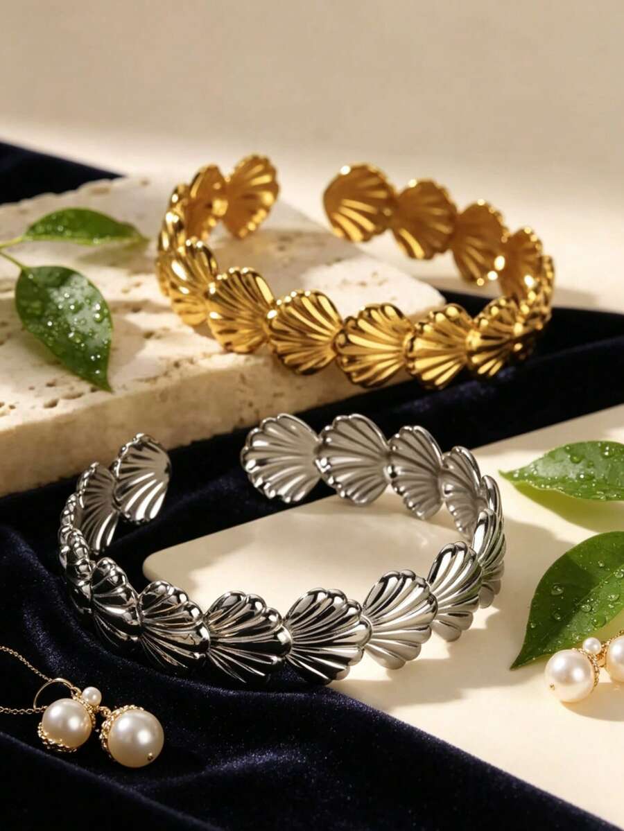 Brazalete abierto ajustable estilo océano con concha, pulsera de acero inoxidable de lujo minimalista