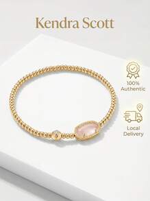 Kendra Scott 这款格雷森玫瑰石英金色弹力手链，以其标志性的宝石形状和恰到好处的闪耀光泽，轻松融入您的日常叠戴造型——我们相信您也会爱上它。最棒的是，它的设计适合任何手腕尺寸。未拉伸周长 6.5 英寸。链节尺寸：长 0.41 英寸 x 宽 0.22 英寸。 - 金色 - 查看 1