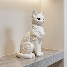 白色猫咪摆件，融合巴洛克图案与现代简约线条，展现复古优雅与简约奢华，适合摆放在客厅、床头柜、书架、玄关等家居场所。 - 白貓擺飾 - 查看 8