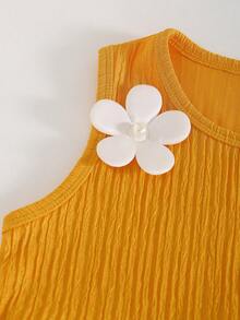 Conjunto de Regata Casual Fofa com Listras Amarelas e Tecido Texturizado + Shorts com Estampa Digital e Decoração Floral 3D, Conjunto Minimalista de 2 Peças para Meninas, Primavera/Verão - Amarelo - Visão 7