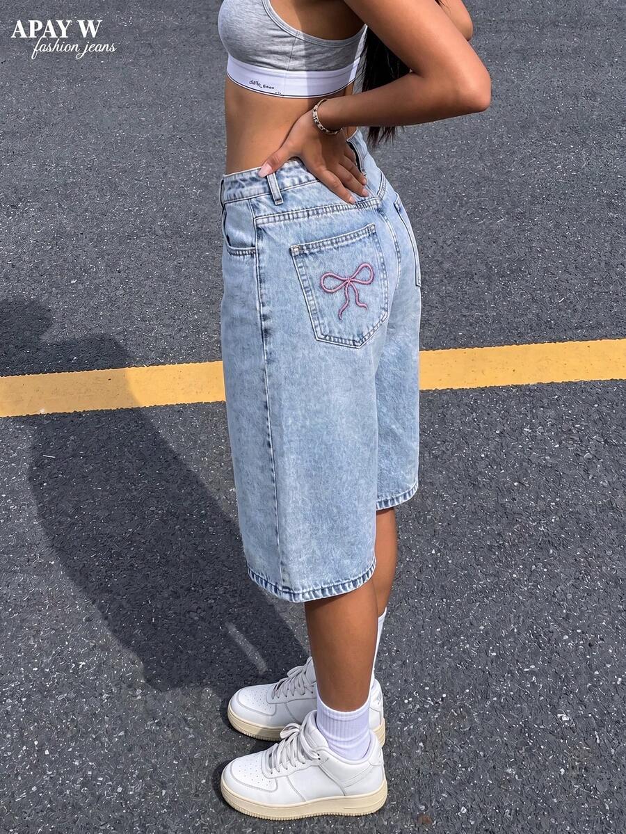 Quần jeans nữ kiểu Y2K dáng rộng ống lửng 7/8 với túi thêu hình bướm, quần short denim Bermuda nữ, quần short denim cạp thấp rách nhẹ nữ, phong cách thường ngày - Rửa nhẹ - Xem 1