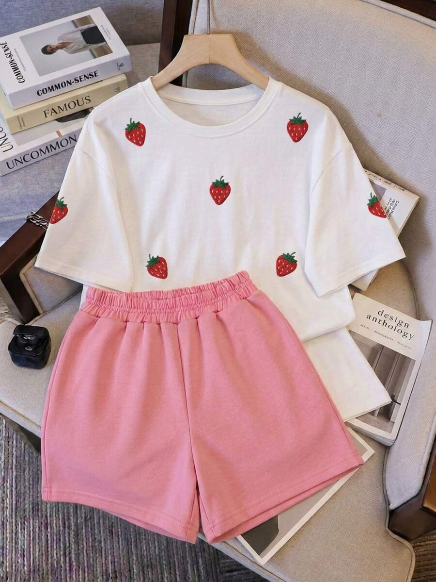 Conjunto set de 2 Piezas Camiseta con estampado de Fresas Dulces y Shorts de Cintura Elástica en Rosa Pastel French Terry ultra comodo fresco ideal estilo casual - Rosa - Ver 1