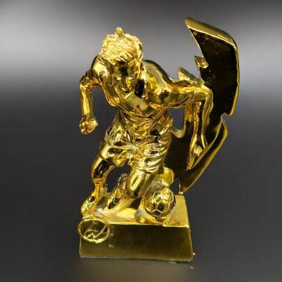 Affordable High-Quality Resin Material Dribbling Trophy, Football Fan Decor, Handheld Item For Watching Games, Office Decoration, Sports Award Trophy, Holiday Gift. Football Memorabilia. Trophy Collectible