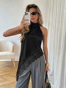 Camiseta sin tirantes versátil y sexy con encaje y parches asimétricos, nuevo diseño de primavera/verano, material de satén, top casual para salir para mujeres - Negro - Ver 1