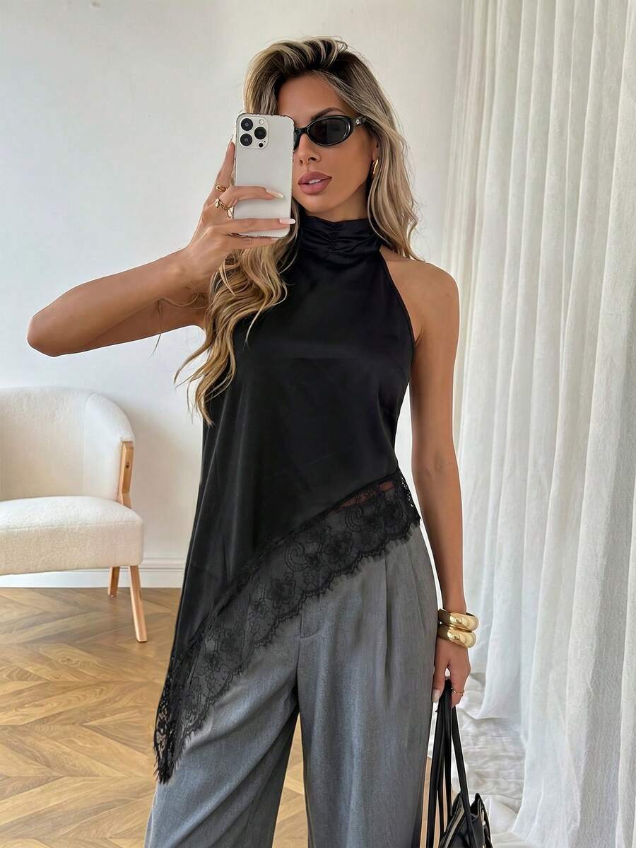 Camiseta sin tirantes versátil y sexy con encaje y parches asimétricos, nuevo diseño de primavera/verano, material de satén, top casual para salir para mujeres - Negro - Ver 1