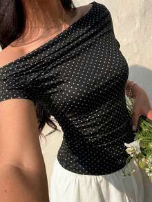 Perirose 女款黑色T恤，抓皺領口、不對稱肩部、短袖、抓皺腰部，休閒百搭日常穿搭，極簡魅力，街頭風，純欲風，辣妹款，約會茶會、下午茶，春夏初秋疊穿單品 - 黑與白 - 查看 6