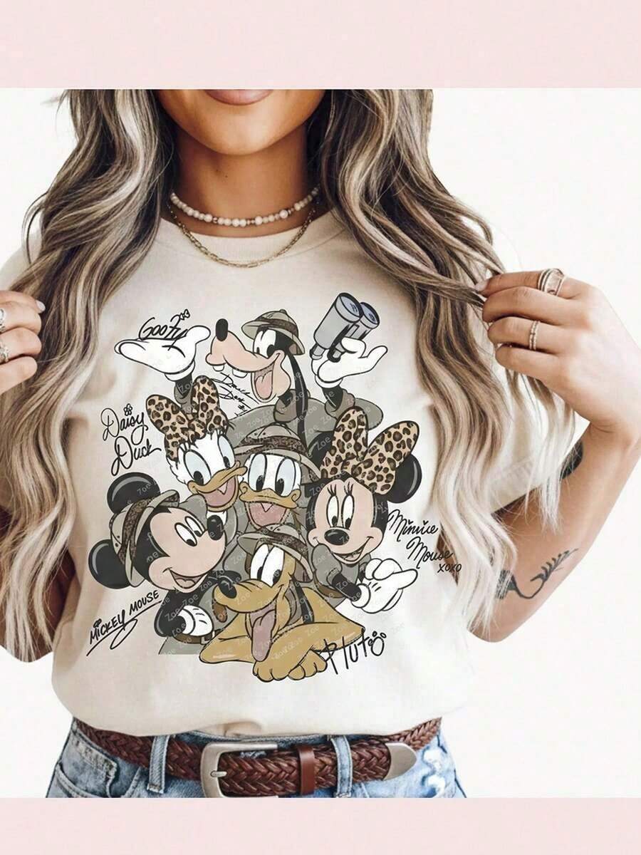 Disney Cartoon Cartoon Family Punch-In Printed T-Shirts, Suitable For Daily Wear, Easy To Wear In Summer, Micro-Elastic, Soft Round Neck Casual Daily Shirts, Round Neck Summer Sweatshirts, Both Men And Women, Loose Version, Holiday Gifts.--Disneys Disneyland Paris The Magic Kingdom Disneyesque The House Of Mouse Mickey Mouse Empire Modest Summer Outfits Take That T Shirt Summer Coord Tops For Women Summer Summer Clothes Women Summer Clothes Summer Tops Summer Tops Women Summer Co Ord Summer Top Summer Outfits White Top Black Top Holiday Outfits For Women Tops For Women Summer Holiday Gifts Valentine's Day Gifts Earth Day Gifts Oktoberfest Gifts Summer Bank Holiday Gifts - trắng - Xem 1
