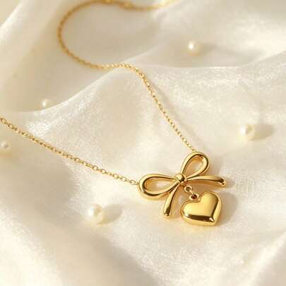 1 chiếc dây chuyền mặt dây chuyền hình trái tim nơ vàng bằng thép không gỉ thời trang, kiểu dáng choker độc đáo theo phong cách Hàn Quốc tinh tế.