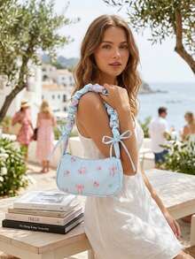 Bolsa de ombro feminina elegante com estampa de rosas, alça franzida e detalhe de laço. Leve e moderna, perfeita para mulheres e meninas. Combinada com uma carteira charmosa em estilo retrô, é a escolha ideal para viagens, casamentos ou Dia das Mães. Acompanha também um chaveiro feminino para guardar celular, chaves, maquiagem e acessórios do dia a dia. Versátil e casual, perfeita para passeios, looks de verão, Dia das Mães, volta às aulas e presentes de formatura. - Multicolorido - Ver 17