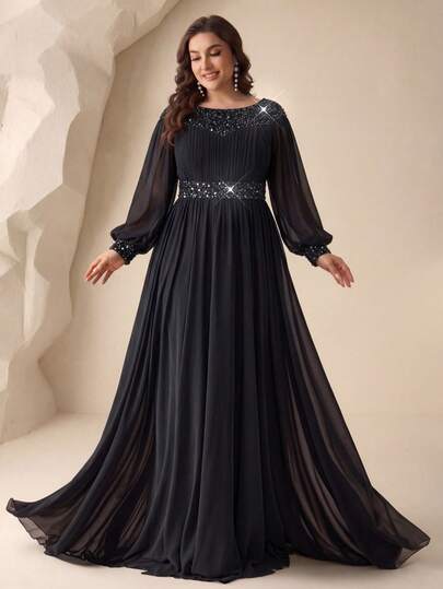  UNITHORSE Đầm dạ hội cỡ lớn cổ tròn tay phồng, thắt eo, chất liệu chiffon đính sequin và các mảng vải ghép.