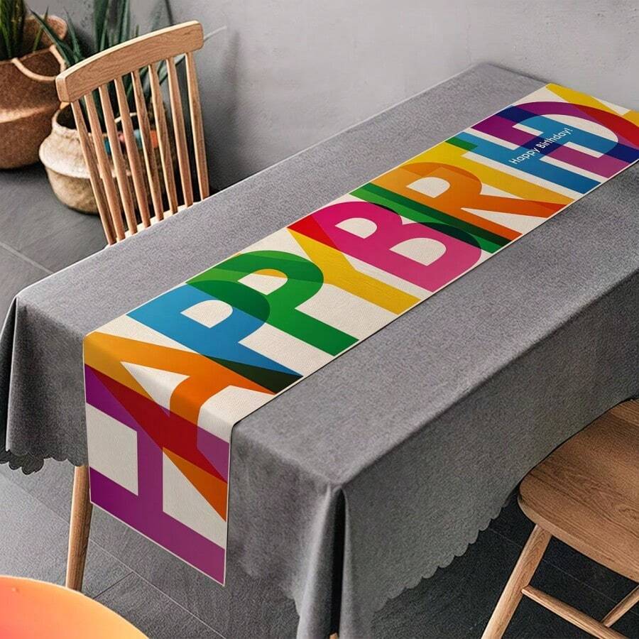 1 pieza Camino de mesa con tema de cumpleaños, 2 opciones de diseño: Impresión de letras "Feliz Cumpleaños" superpuestas en colores o Impresión de velas de cumpleaños lindas, hecho de 100% poliéster, disponible en varios tamaños, lavable a máquina, resistente al calor, resistente a las manchas, impermeable, fácil de limpiar