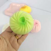 这款高级慢回弹食物造型挤压玩具,以精美的面包和蛋糕造型为特色,散发着淡淡的天然香气,触感极其柔软顺滑。轻轻挤压有助于放松身心,缓解压力。它们不仅外观时尚,质感上乘,而且是精美的桌面摆件,非常适合日常使用或作为优雅的节日礼物。 - 彩色 - 查看 10