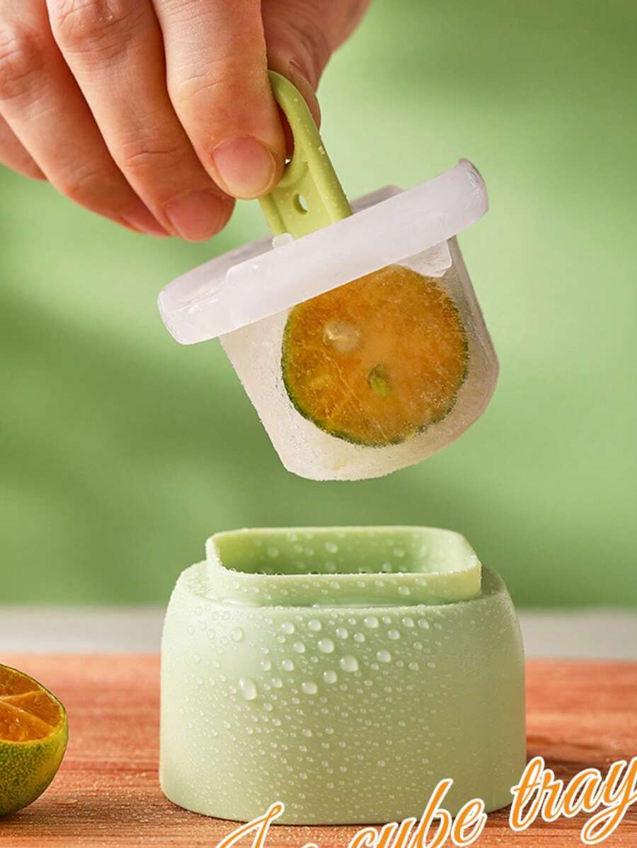 1个硅胶便携式冰格，可制作大冰块和冰淇淋冰棒，简约桶形设计，防漏盖，底部柔软方便取出，可堆叠便携，可重复使用，耐低温，适合制作夏季饮品、鸡尾酒/威士忌冰块、水果冰块和布丁，适用于家庭、户外露营派对、海滩、酒吧、办公室、学校和度假等场合。——冰块、冰格、冰桶、制冰器、冰淇淋模具、清凉夏日、家居用品、厨房用具