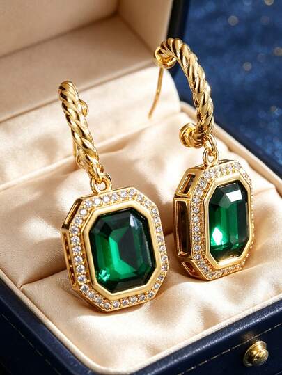 Women's Gold-Plated Twisted Hoop Earrings, Inlaid With Octagonal Green And White Halo, Exquisite Luxury Design, Suitable For Daily Commute And Workwear, An Ideal Gift For Fashion Enthusiasts