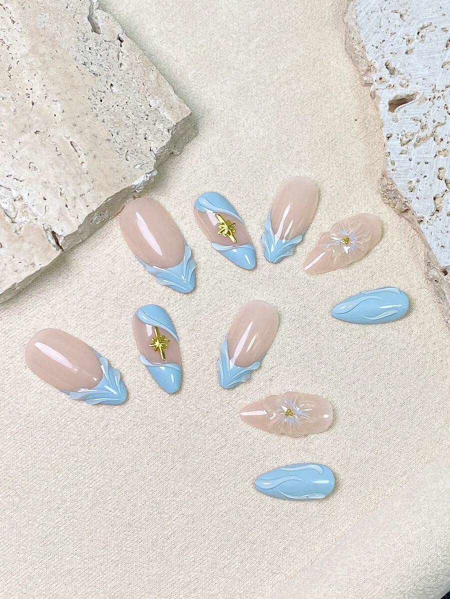 10 móng tay giả thủ công hình hạnh nhân, nền màu nude với họa tiết chạm khắc 3D màu xanh nhạt và điểm nhấn ngôi sao vàng, móng giả có thể tháo rời dùng hàng ngày. - Nhiều màu - Xem 1
