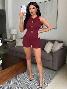 Conjunto de dos piezas para mujer color negro sólido, top sin mangas ajustado con botones metálicos dorados y shorts, estilo elegante y casual, ideal para oficina, salidas, reuniones y uso diario en primavera y verano - Burdeos - Ver 7