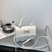 Cute White Bow-Adorned Women's Crossbody Bag; Stylish Wavy-Edge Shoulder Bag; Lightweight And Compact Briefcase With An Adjustable Shoulder Strap; Elegant Everyday Commuter And Casual Handbag; Sweet Mini Square Flap Bag; Perfect For Dates, Travel, And Work; And Versatile Crossbody Bag; The Best Gift For Friends And Family - trắng - Xem 6