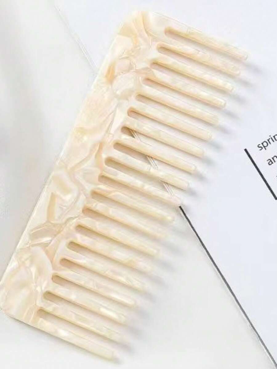 1 chiếc lược chải tóc răng thưa cầm tay bằng nhựa acetate màu trắng ngà - Màu be - Xem 1