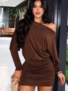 Short, One-Shoulder Dress With Puff Sleeves, Side Draping, Fitted, For Parties, Sexy, Bodycon Style, International Fashion, Premium Women's Fashion, Shaping, Not See-Through. - 鏽棕色 - 查看 1