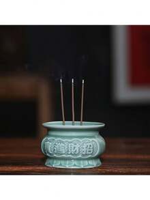 青花瓷香炉，适用于家庭、室内空间、佛坛、祈祷室，也可作为装饰品或供品。 - 多色的 - 查看 5