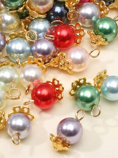 beadia 5-30 piezas/paquete Elegante colgante de perla de vidrio falsa de 6 mm con colgante floral dorado, colgante de bola suelta redonda, adecuado para pendientes, collares, pulseras y llaveros - Materiales brillantes para hacer joyas, decoración de collares, diseño de bolas redondas