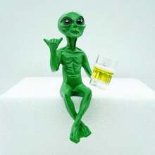 趣味触感外星人啤酒雕像 - 极具趣味的太空主题装饰品，绿色外星人手持啤酒杯，非常适合摆放在书桌或书架上，是科幻迷的理想礼物，也适合作为圣诞节、节日礼物送给朋友，是科幻主题房间装饰的必备之选 | 趣味外星人设计 | 精湛工艺，外星人主题装饰，家居装饰 - 外星人 - 查看 6