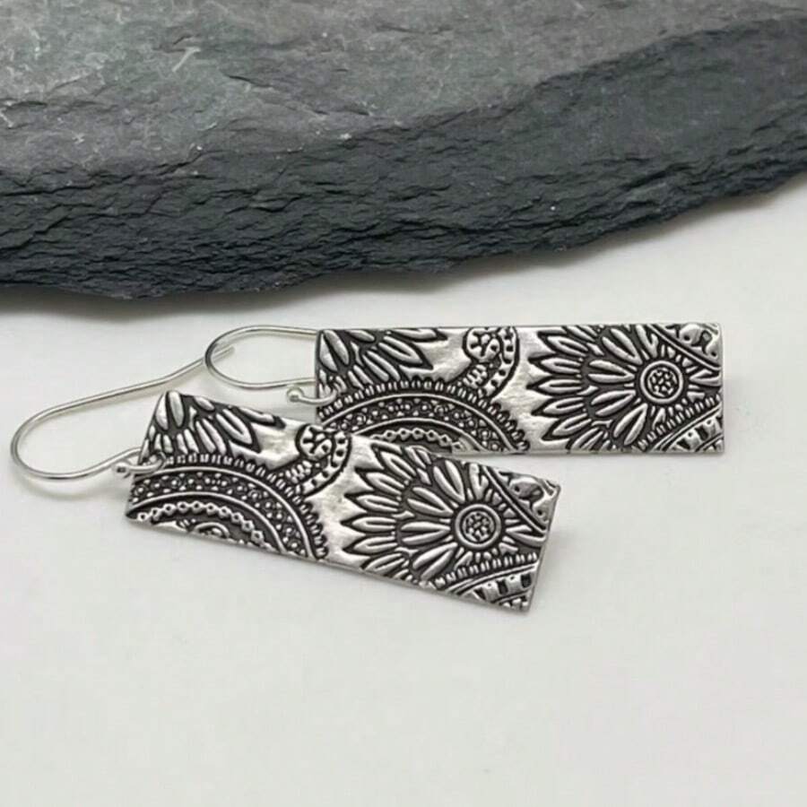 Retro Floral Retro Pattern Rectangular Long Earrings, Simple Accessory For Women's Daily Outings And Vacations - Silver - View 1