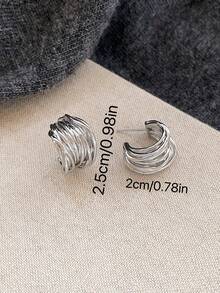 一对时尚精致简约的银色几何耳环，百搭款式，适合女性在任何场合佩戴，也是送给爱人的好礼物。 - 銀色 - 查看 4