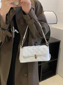 柔软PU皮革金属锁扣装饰贝壳形复黎风手提包，女士单肩包，新款女士小方托特包 - 白色 - 查看 2