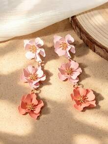 Un par de pendientes florales de verano con degradado de moda, adecuados para que las damas los luzcan durante sus salidas de primavera y verano y en ocasiones diarias. - Multicolor - Ver 18