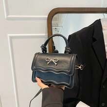 Cute White Bow-Adorned Women's Crossbody Bag; Stylish Wavy-Edge Shoulder Bag; Lightweight And Compact Briefcase With An Adjustable Shoulder Strap; Elegant Everyday Commuter And Casual Handbag; Sweet Mini Square Flap Bag; Perfect For Dates, Travel, And Work; And Versatile Crossbody Bag; The Best Gift For Friends And Family - 黑色 - 查看 10